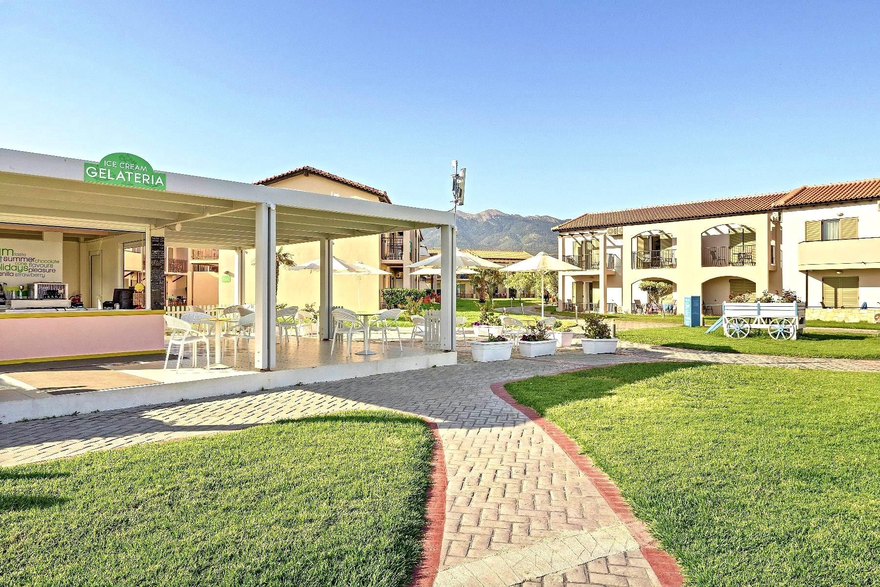 White Olive Marine Aquapark 20