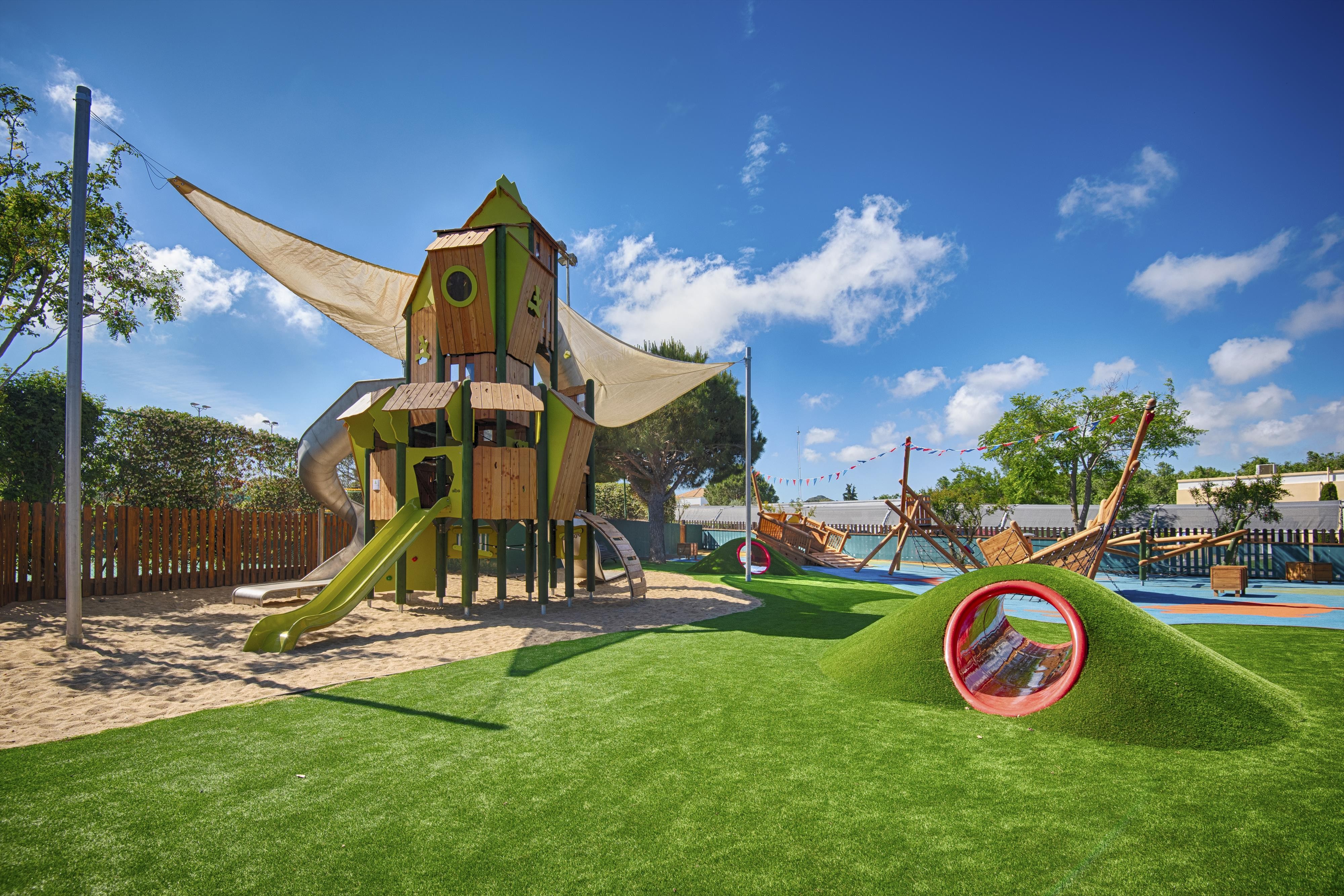 Neptune Luxury Resort 14