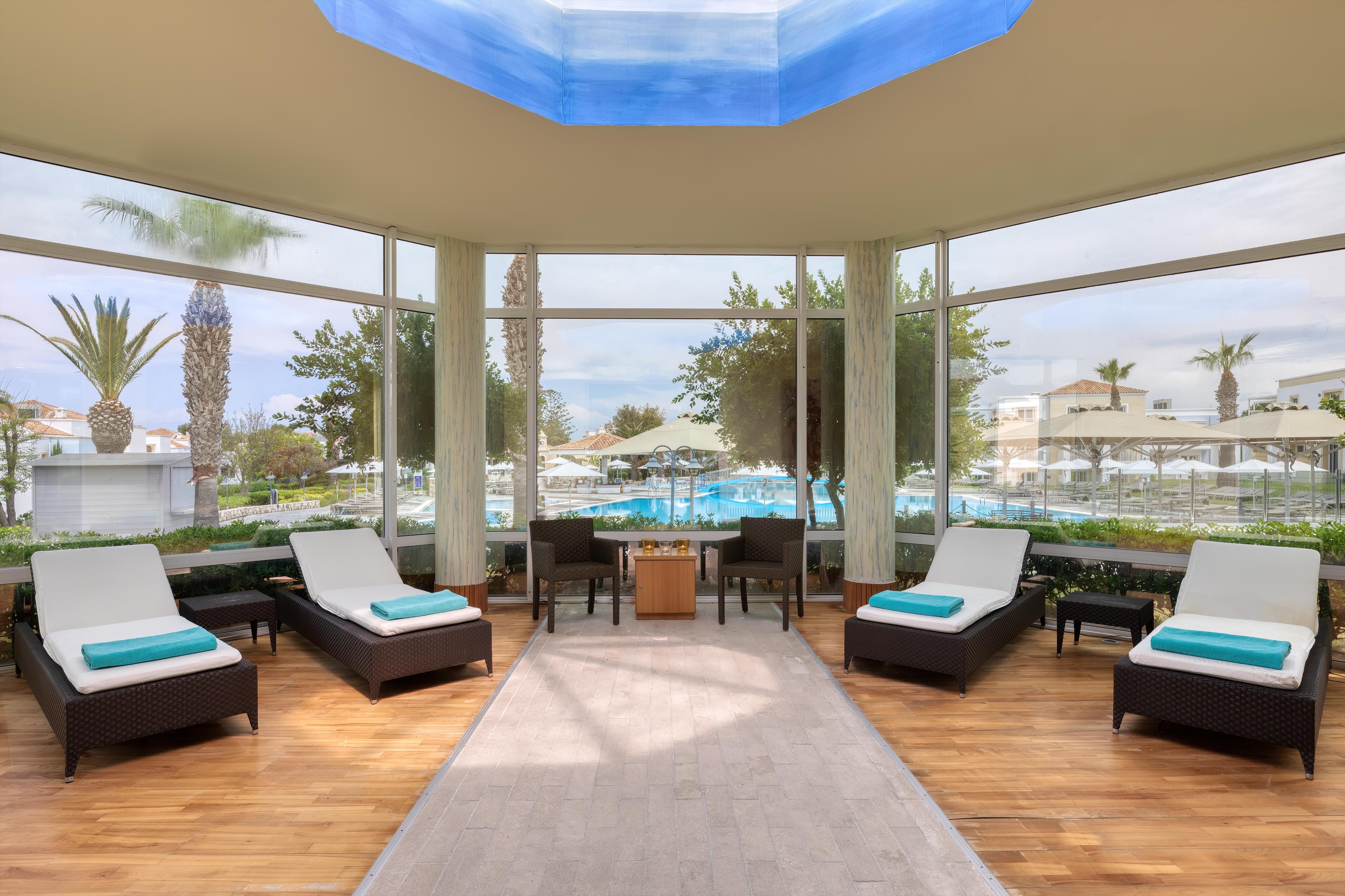 Neptune Luxury Resort 24