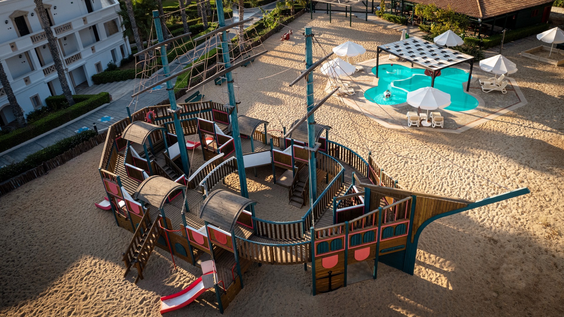 MITSIS ROYAL MARE 25