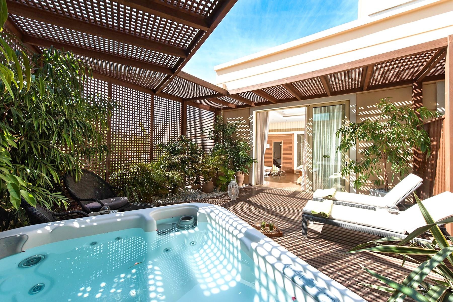 Pilot Beach Resort 37