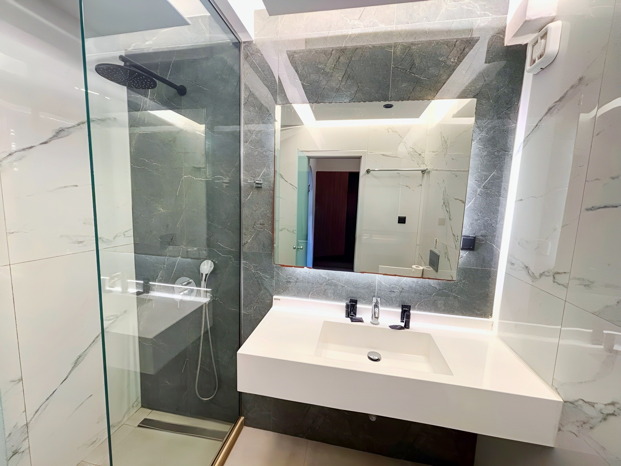 Diogenis Blue Palace 8