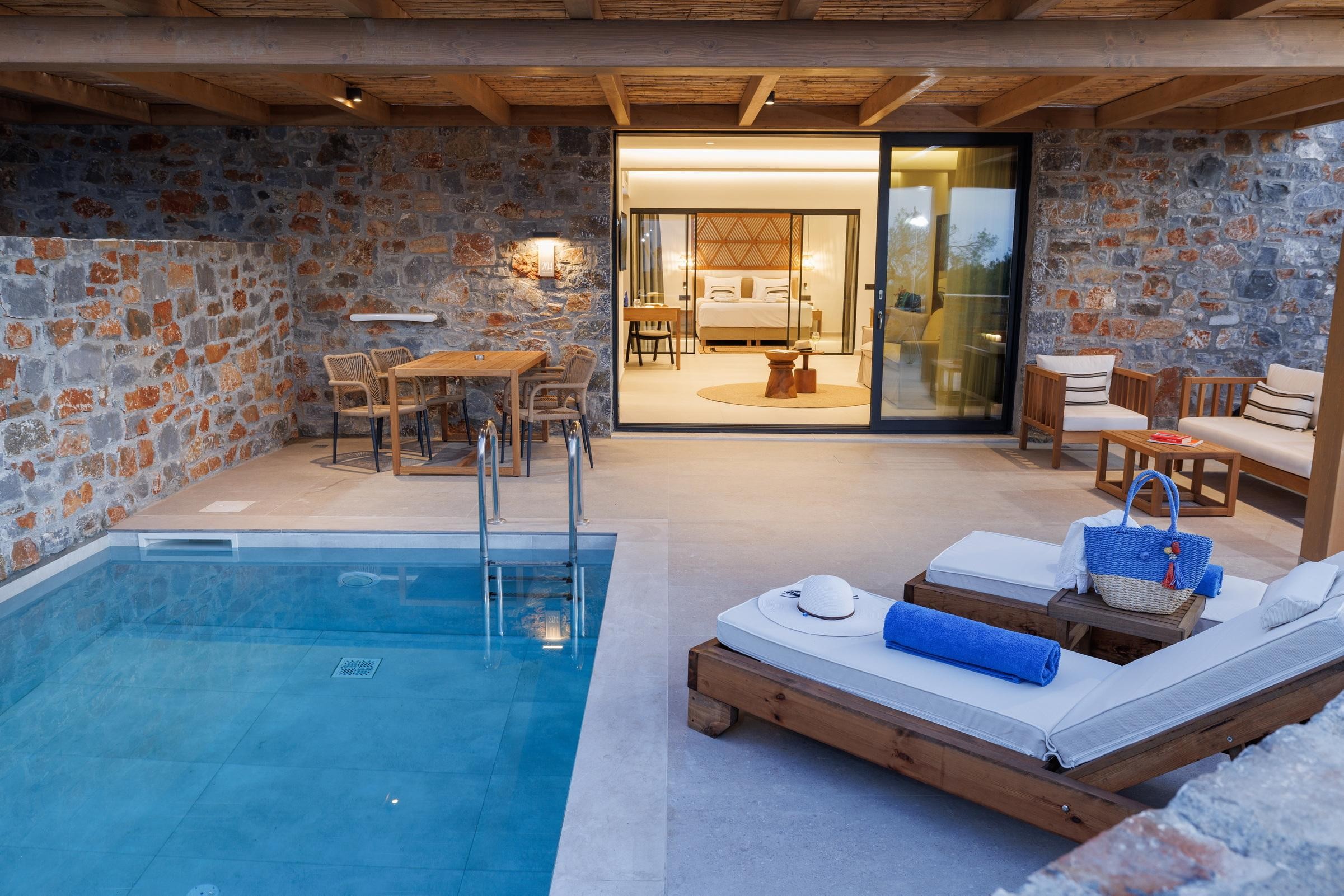 Deos Luxury Suites 7