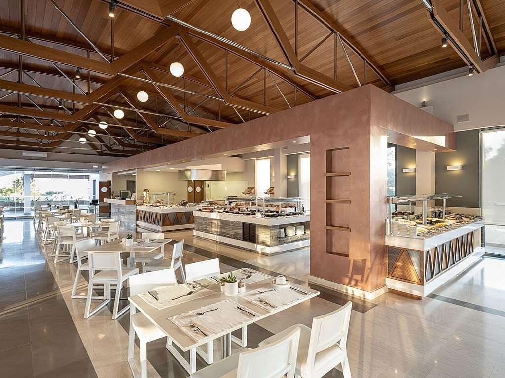 Avra Imperial Hotel 8