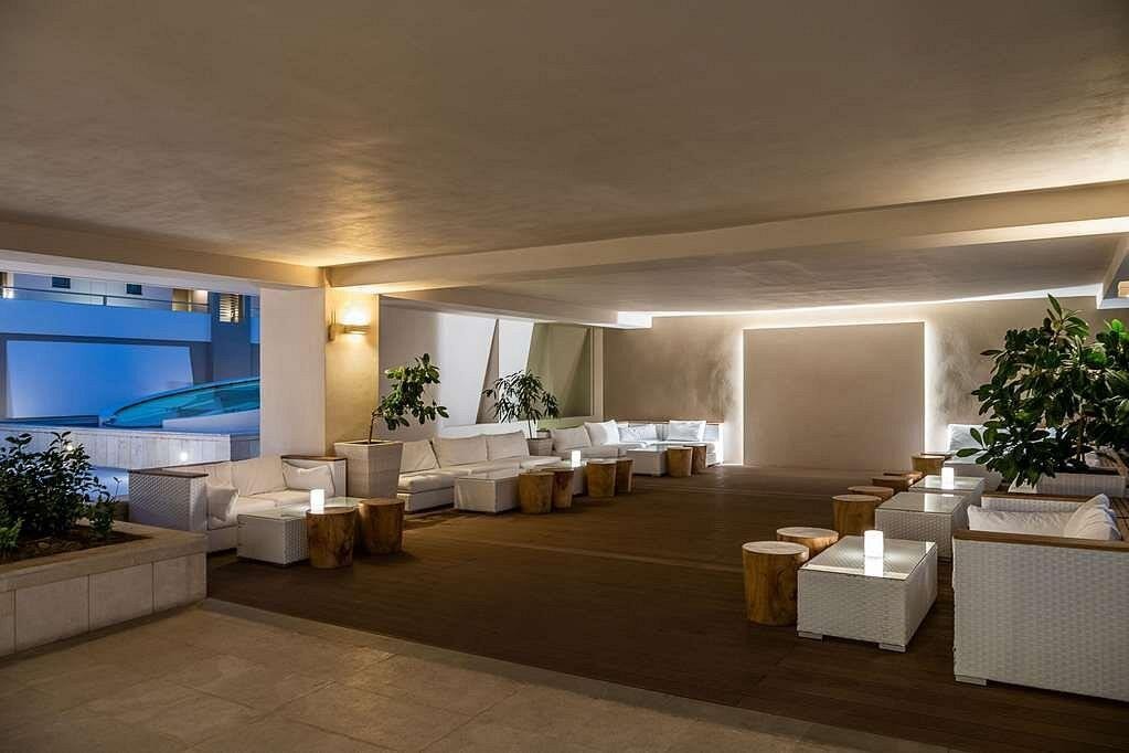 Avra Imperial Hotel 12