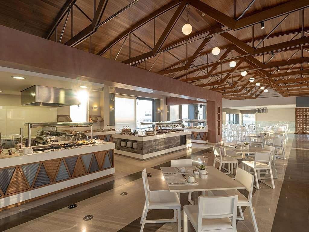 Avra Imperial Hotel 11