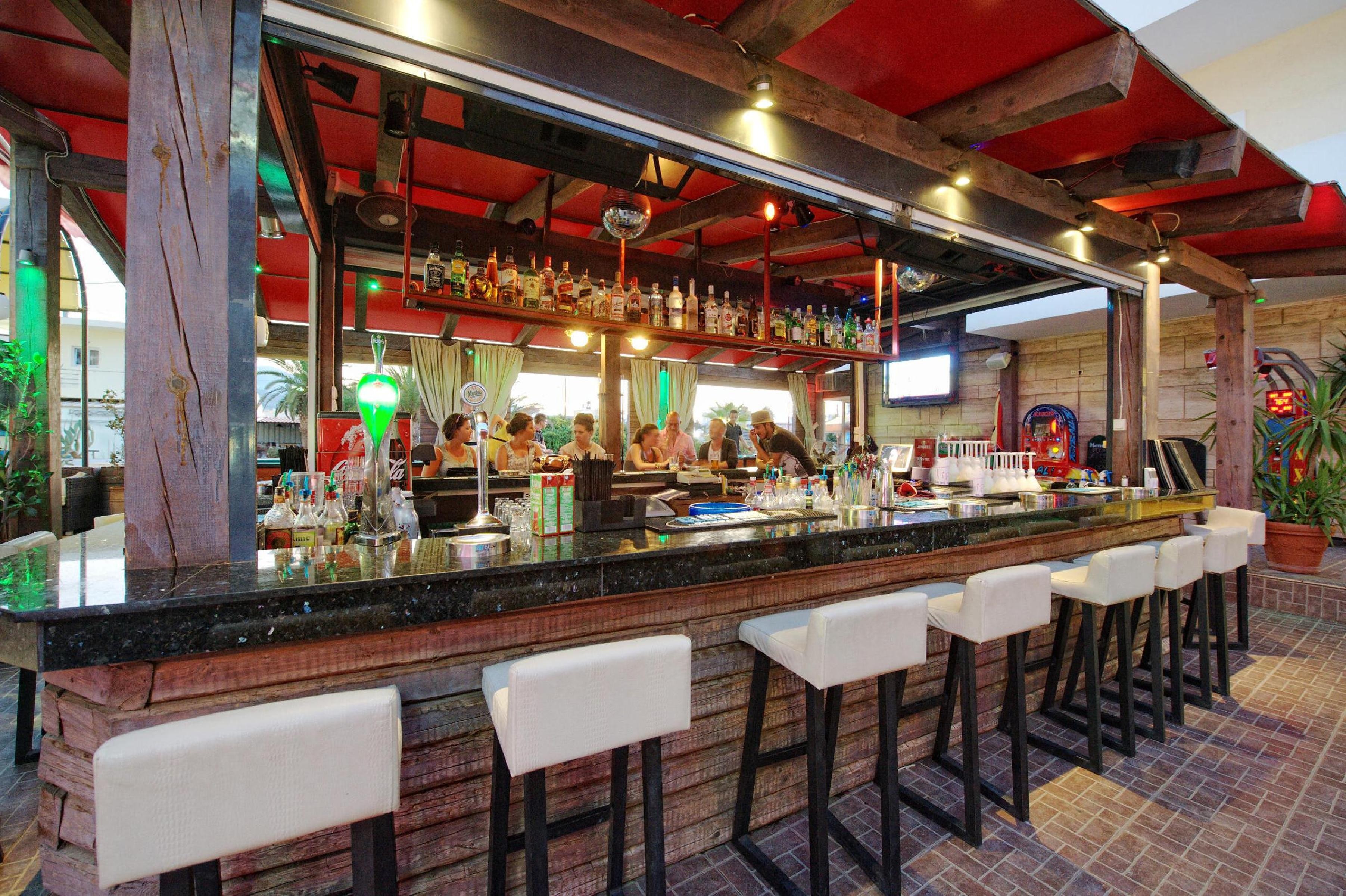 Philoxenia Hotel and Apartments 7