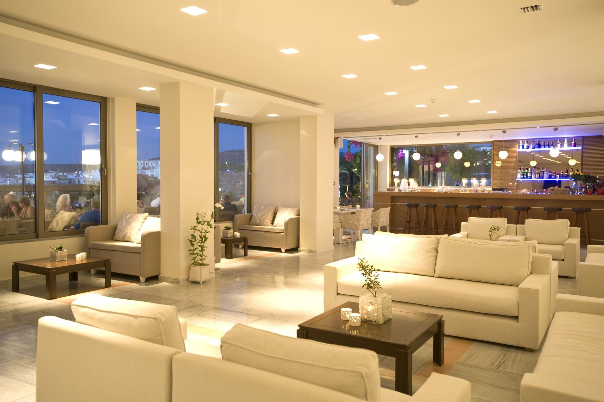 Maritimo Beach Hotel 8