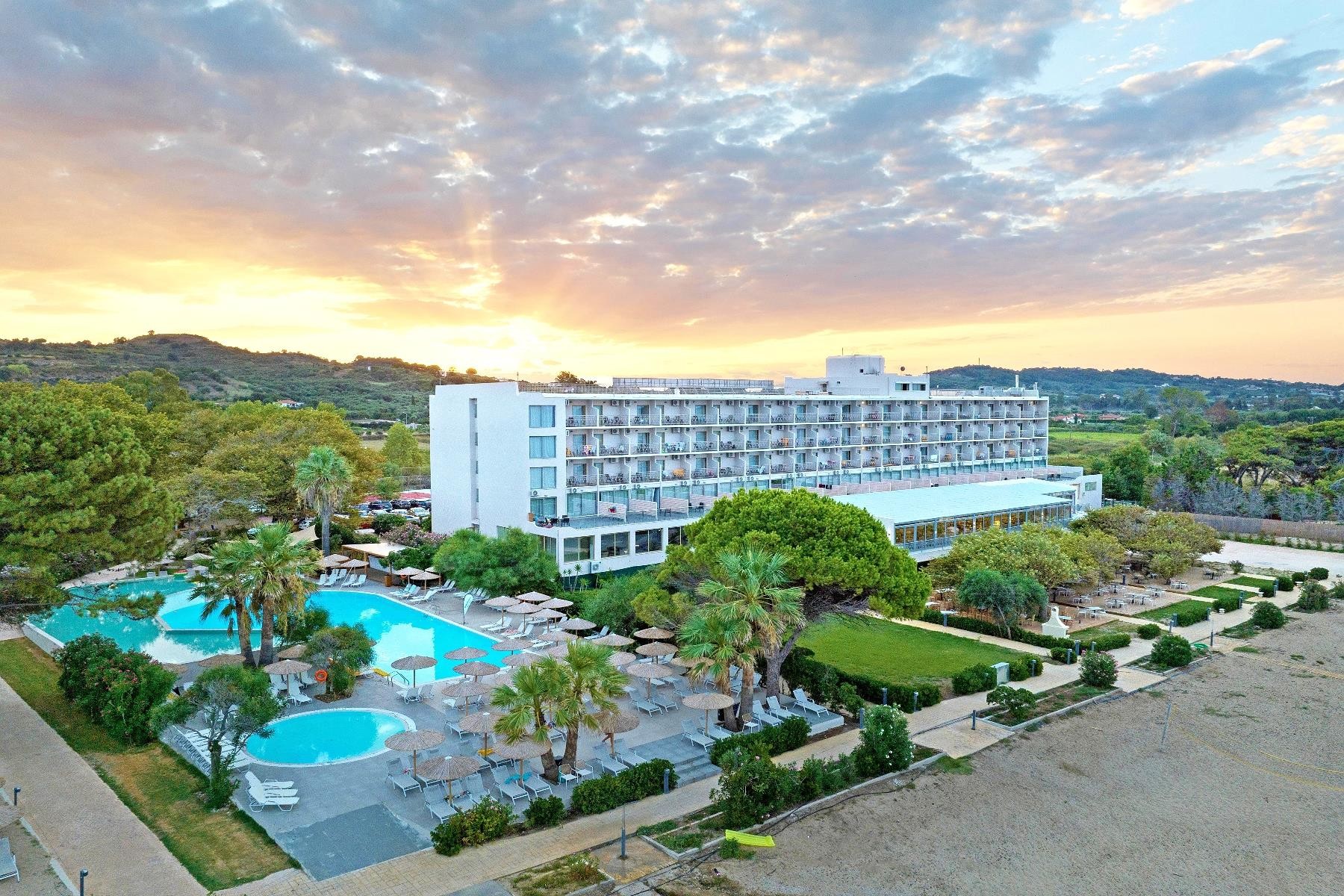 Ninos Grand Beach Hotel 2