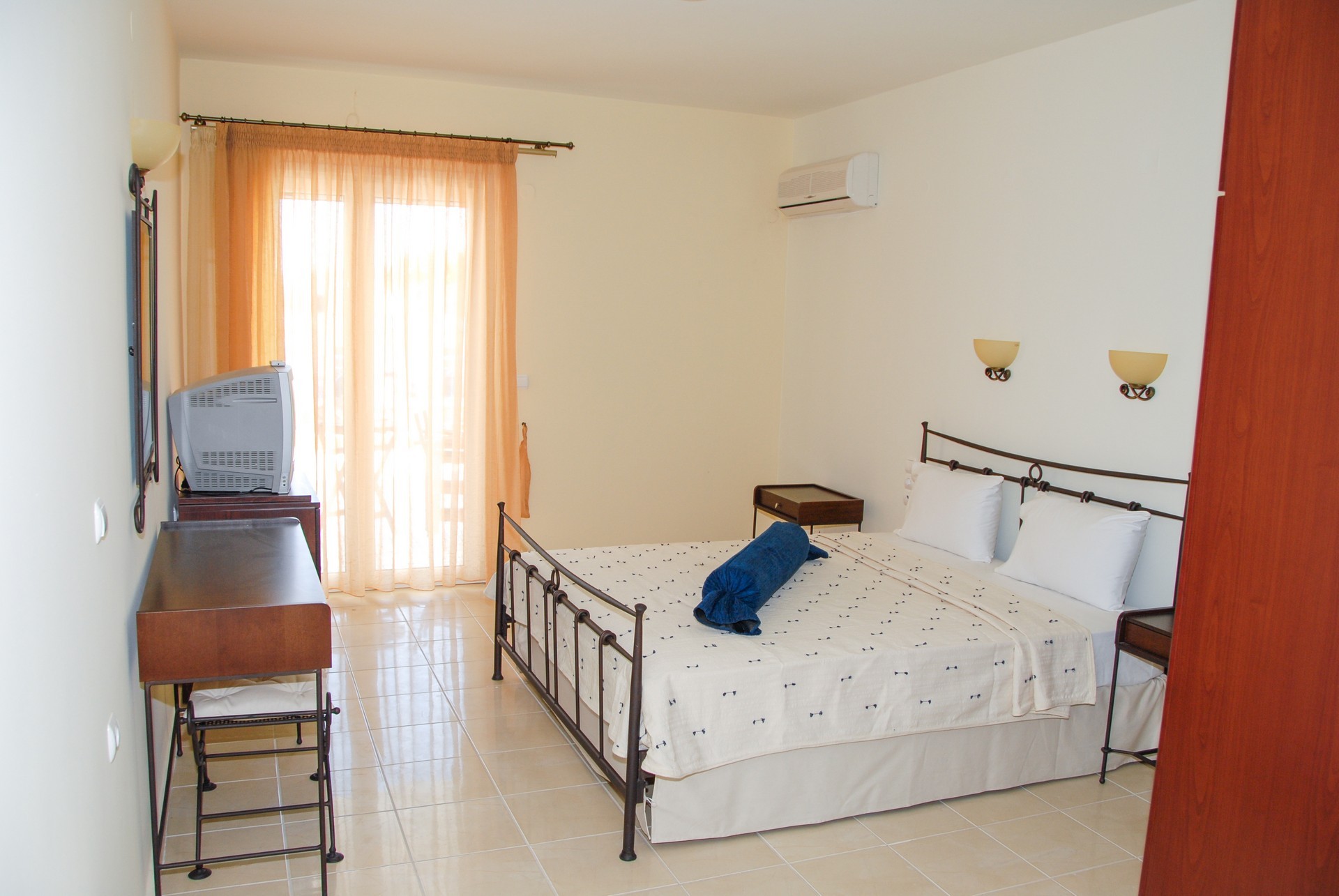 Zeus Paradise Beach  8