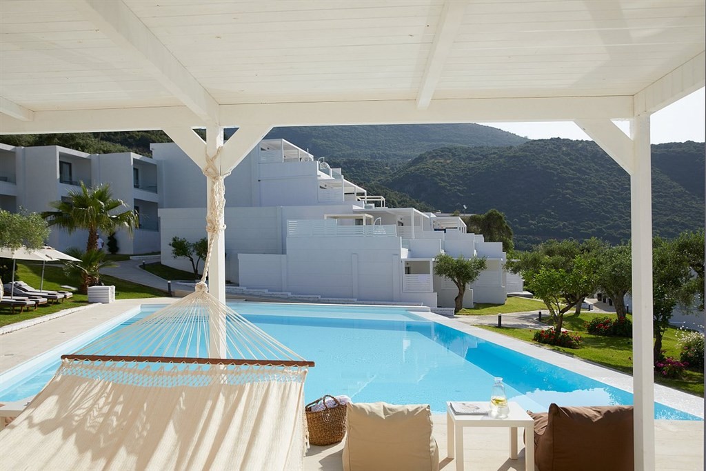 Lichnos Beach Hotel & Suites