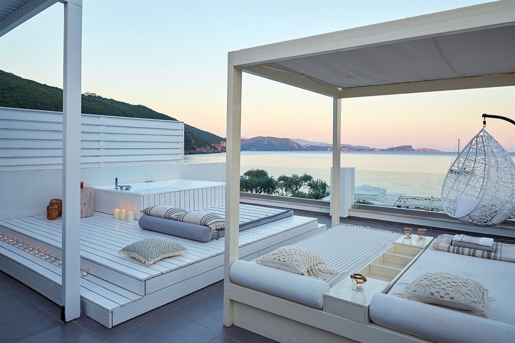 Lichnos Beach Hotel & Suites 8