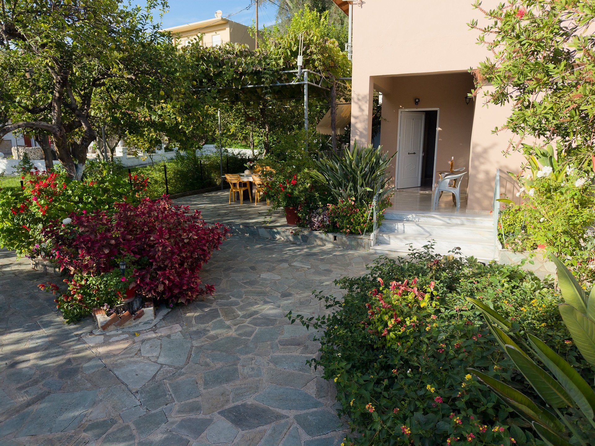 Zotos Studios & Apartments 14