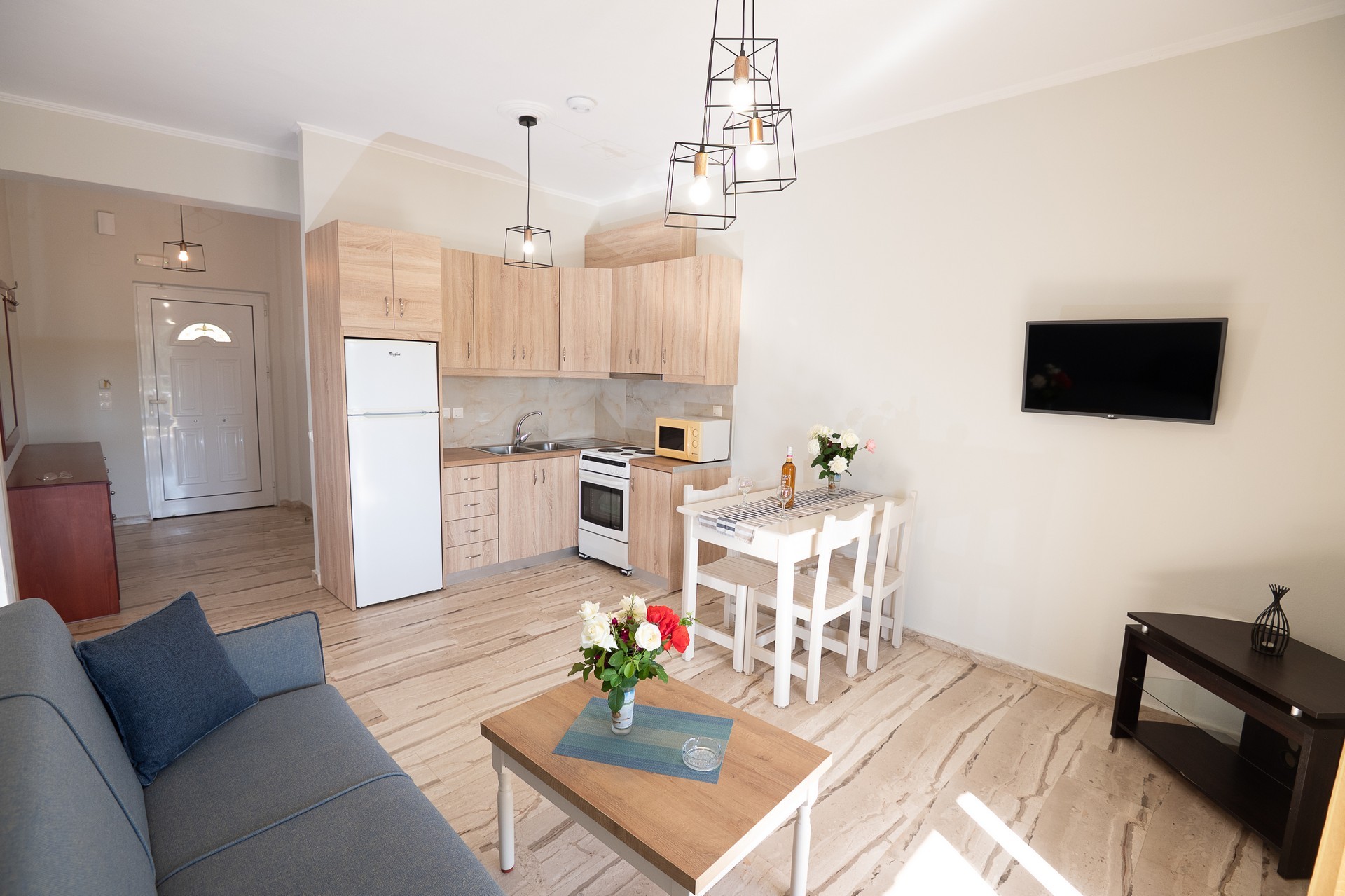 Zotos Studios & Apartments 7