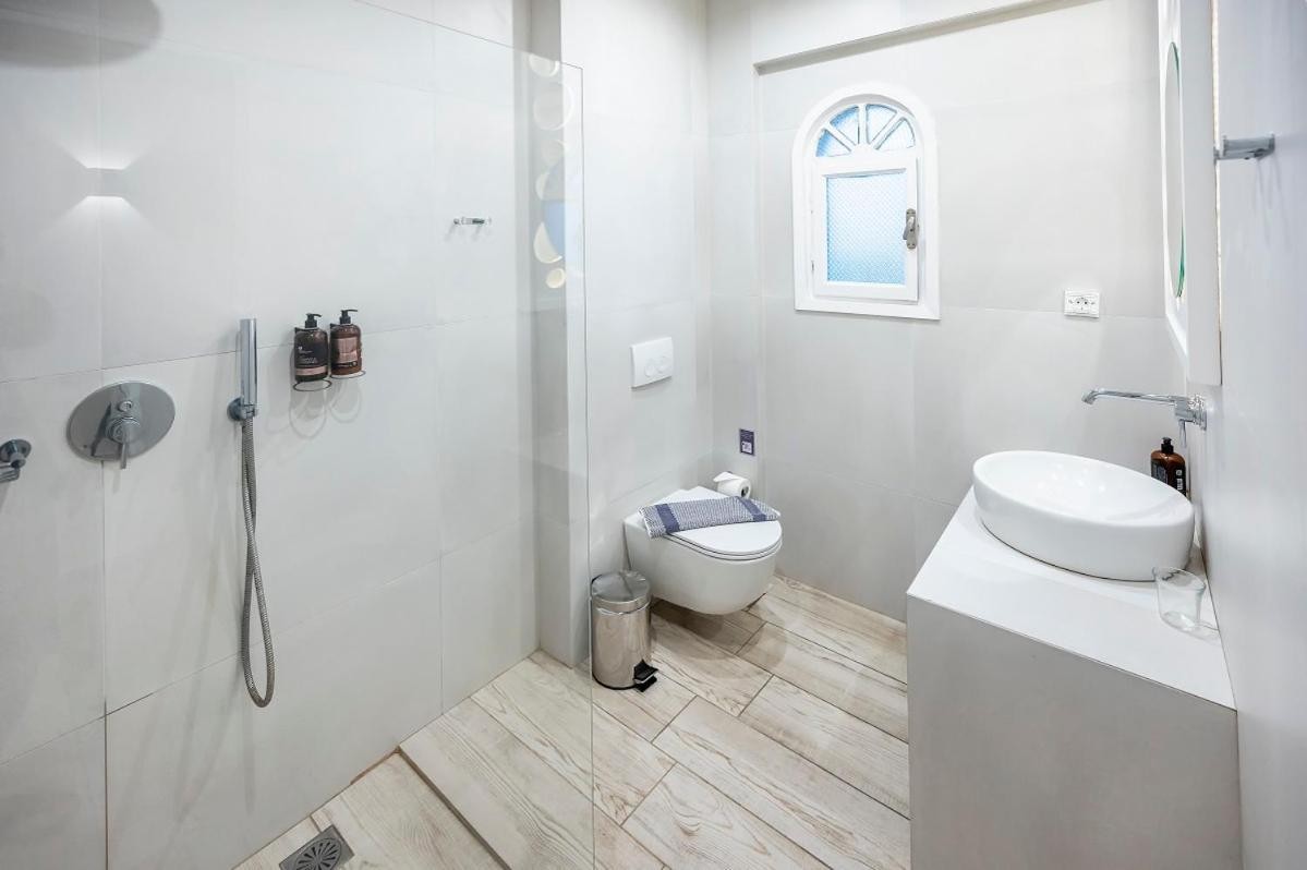 Smy Mediterranean White Santorini 11