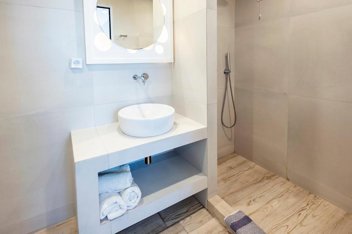 Smy Mediterranean White Santorini 12