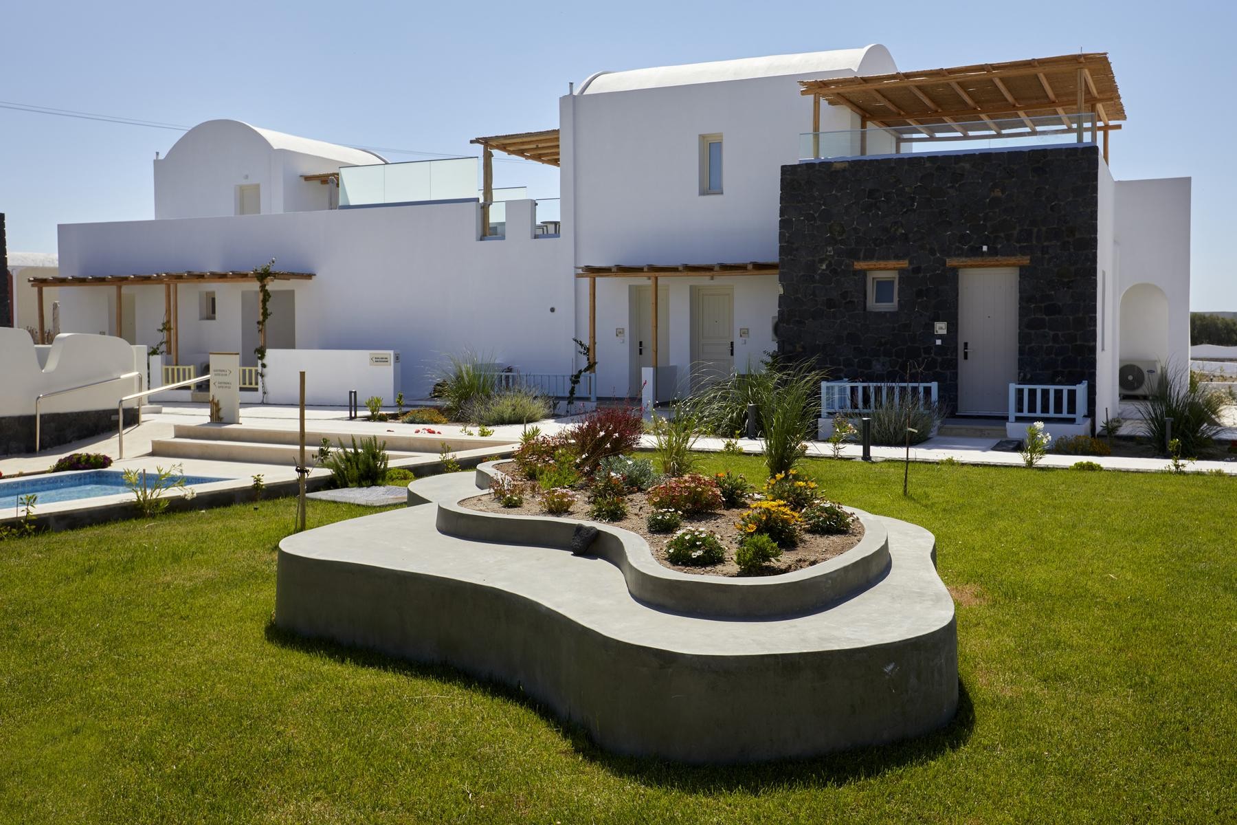 Sea Breeze Santorini Beach Resort, Curio Collection by Hilton 10