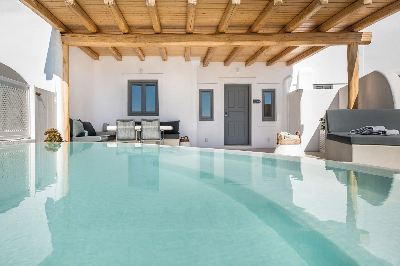 Aqua Luxury Suites 11