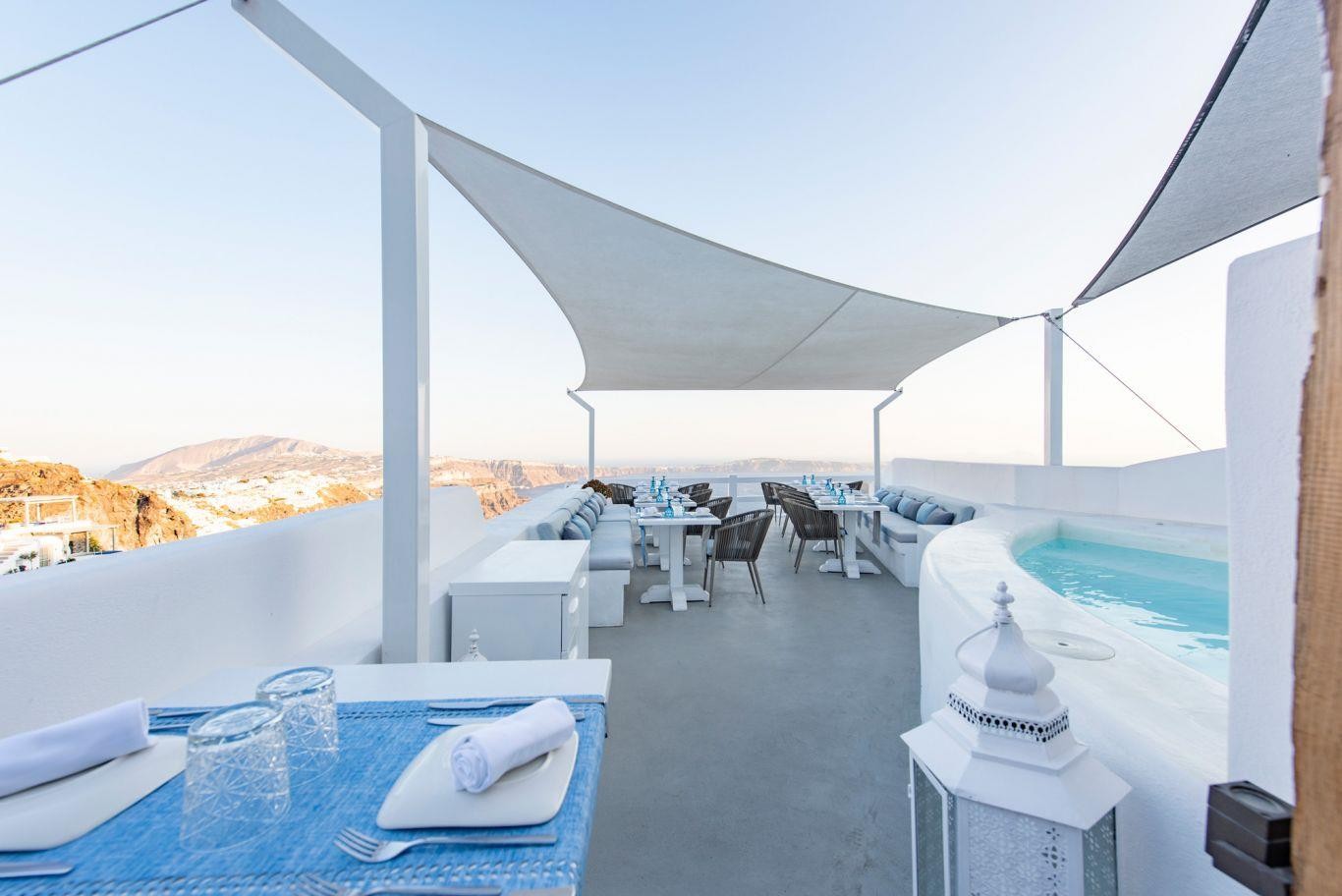 Aqua Luxury Suites 16