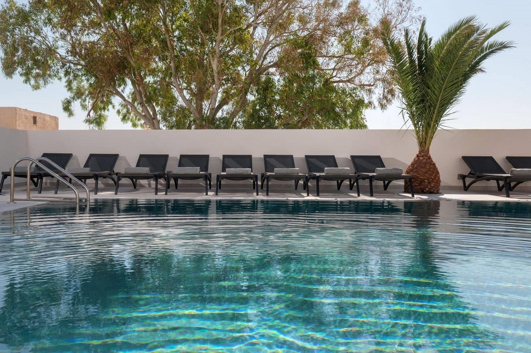 MAR n MAR Crown Hotel & Suites