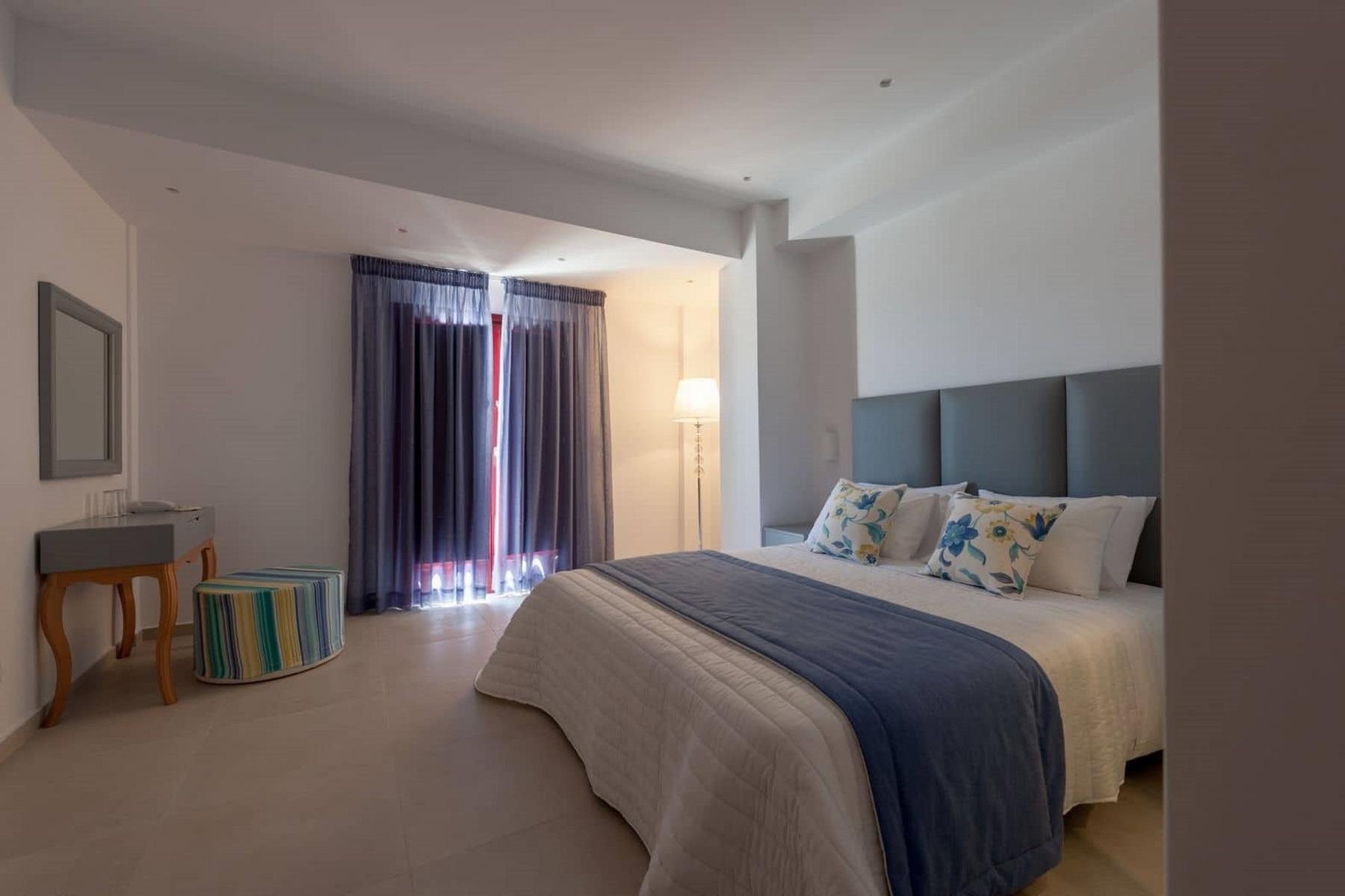 MAR n MAR Crown Hotel & Suites