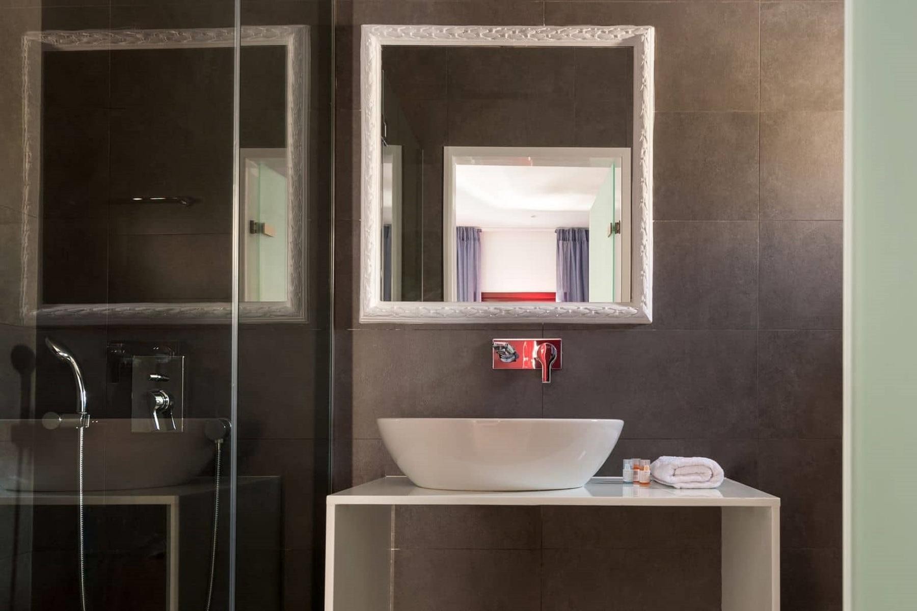 MAR n MAR Crown Hotel & Suites