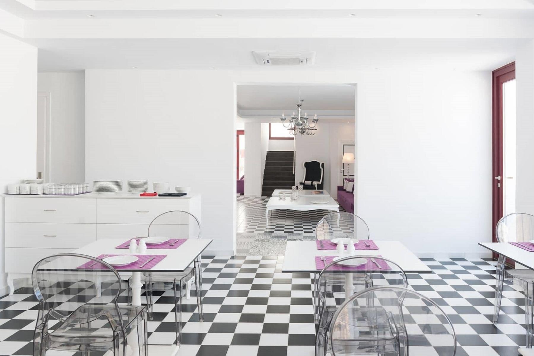 MAR n MAR Crown Hotel & Suites 8