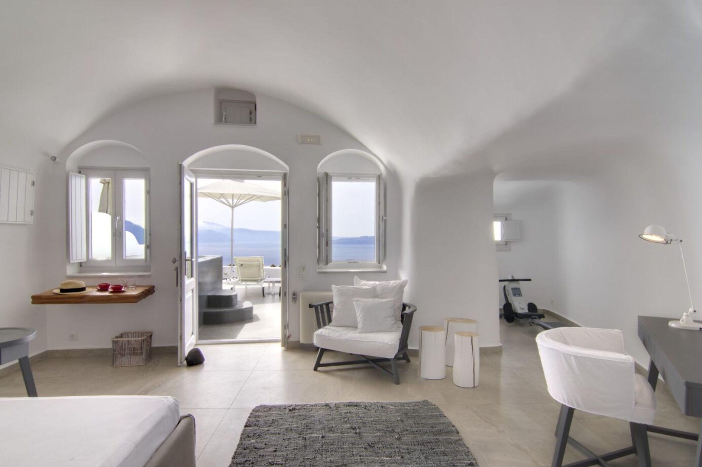 Santorini Secret Suites & Spa 8