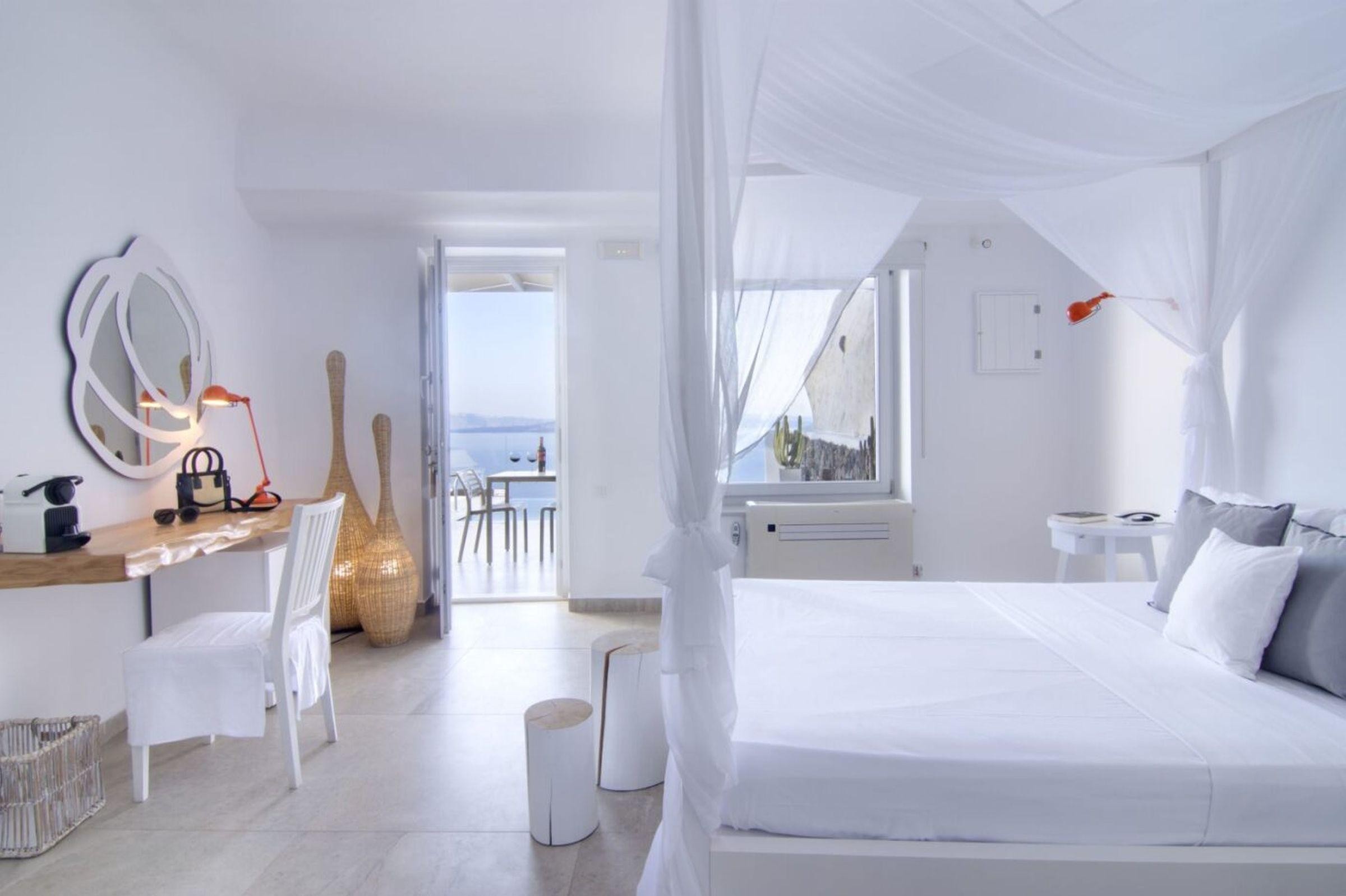 Santorini Secret Suites & Spa 10