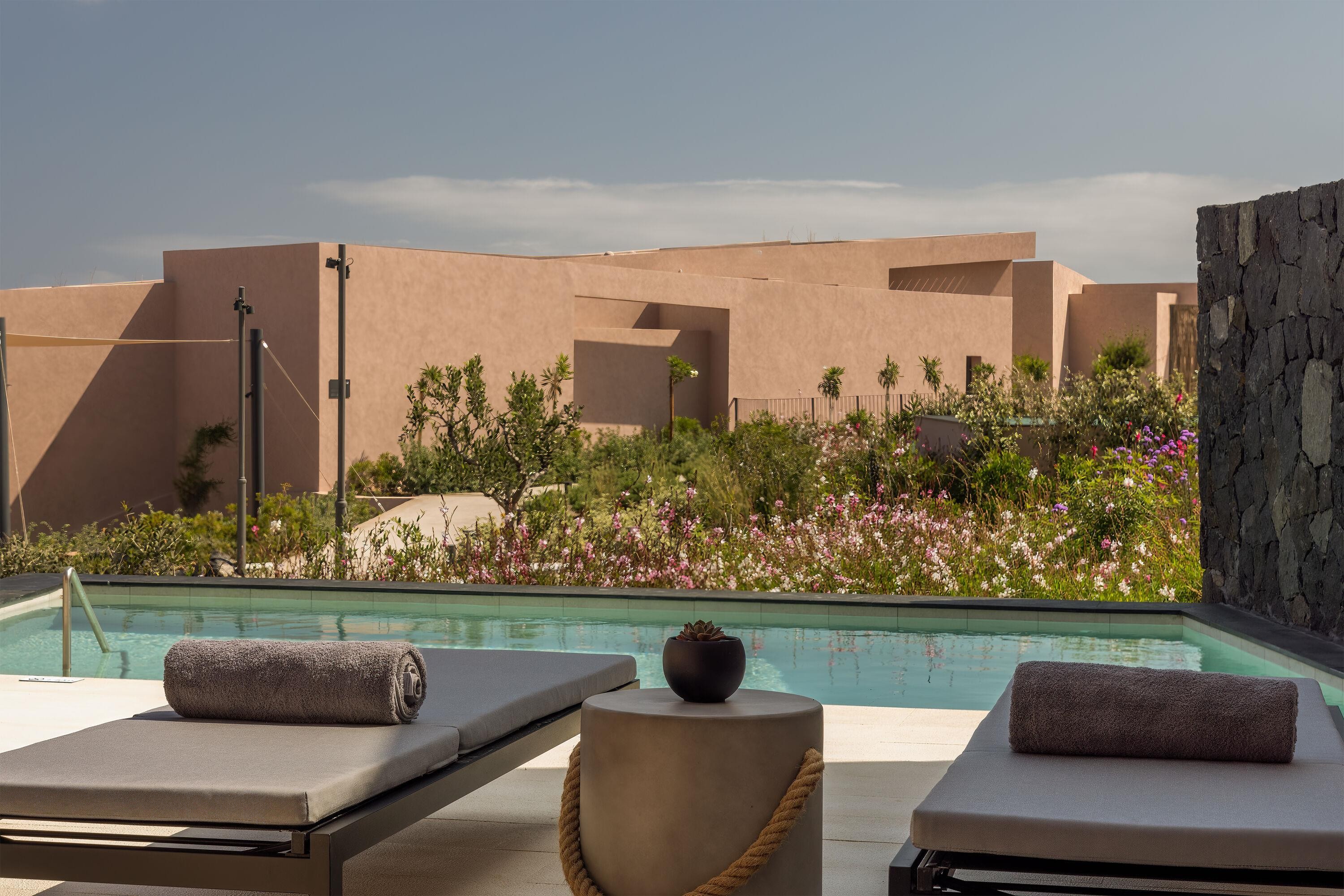 Domes Novos Santorini, Autograph Collection 19