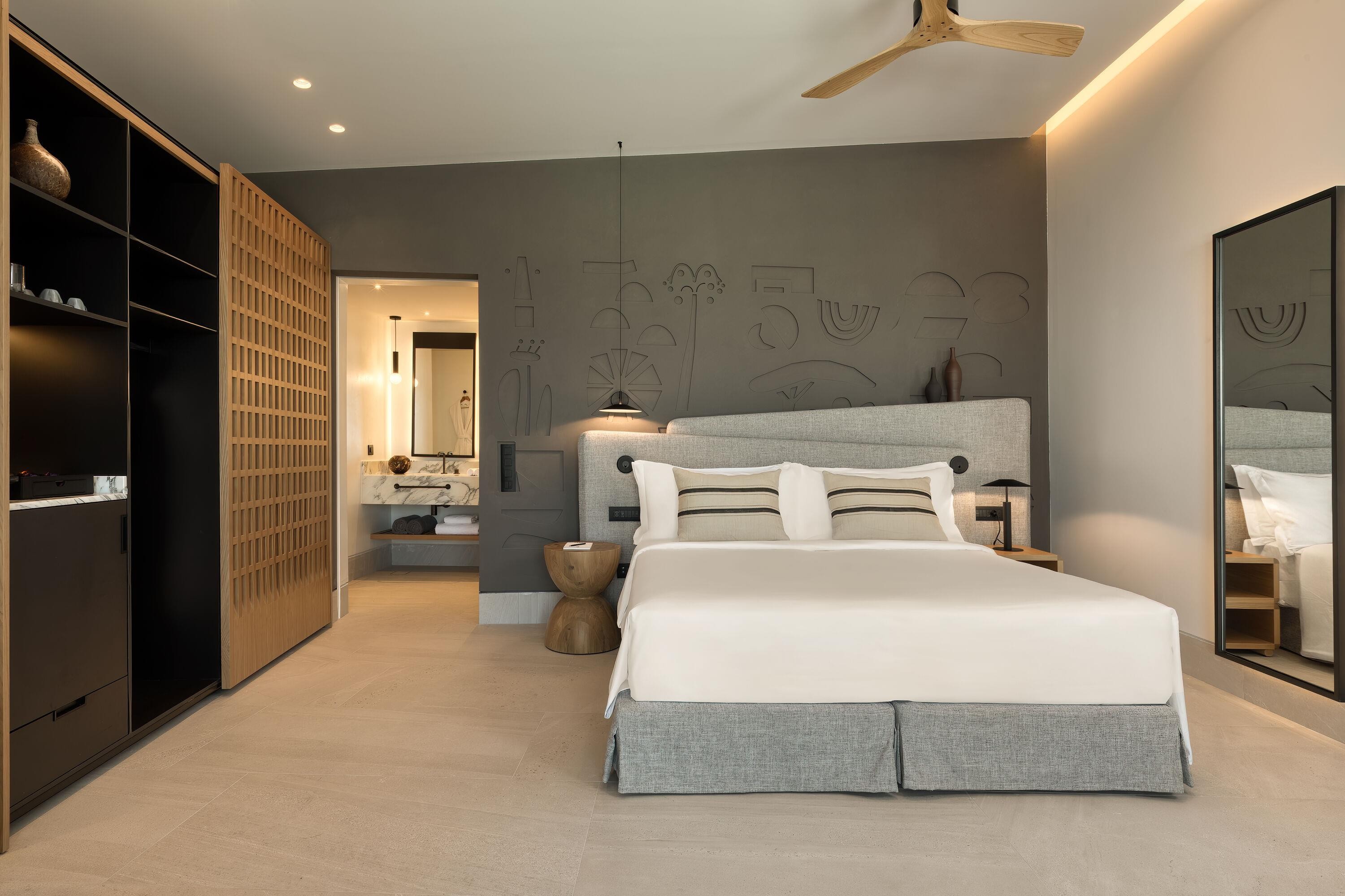 Domes Novos Santorini, Autograph Collection 14