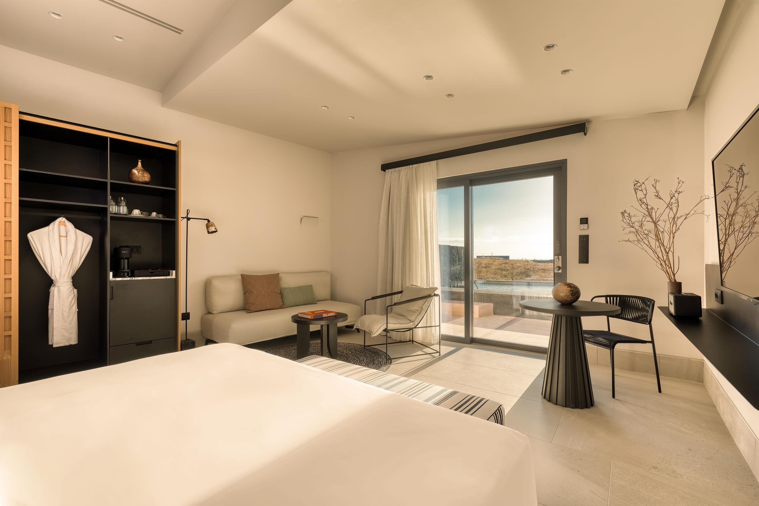 Domes Novos Santorini, Autograph Collection 15