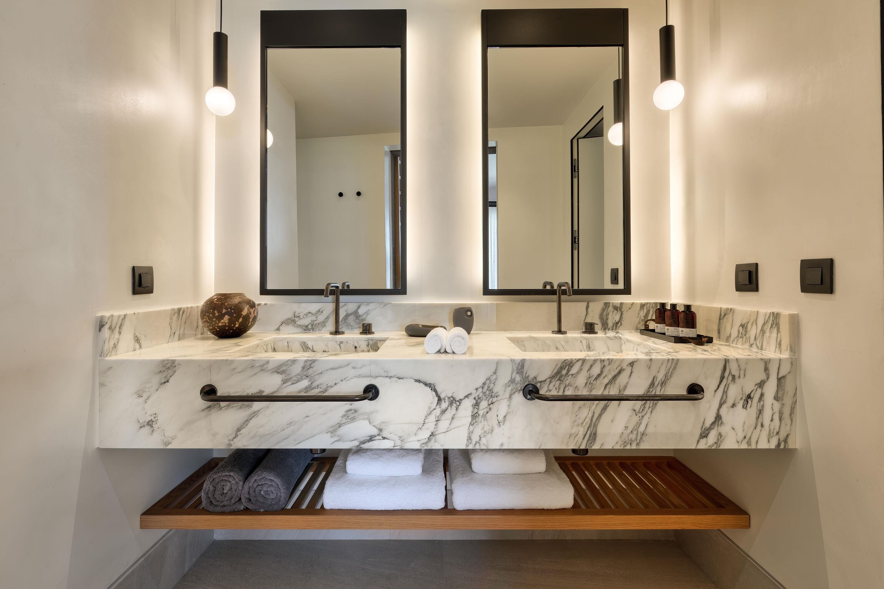 Domes Novos Santorini, Autograph Collection 17