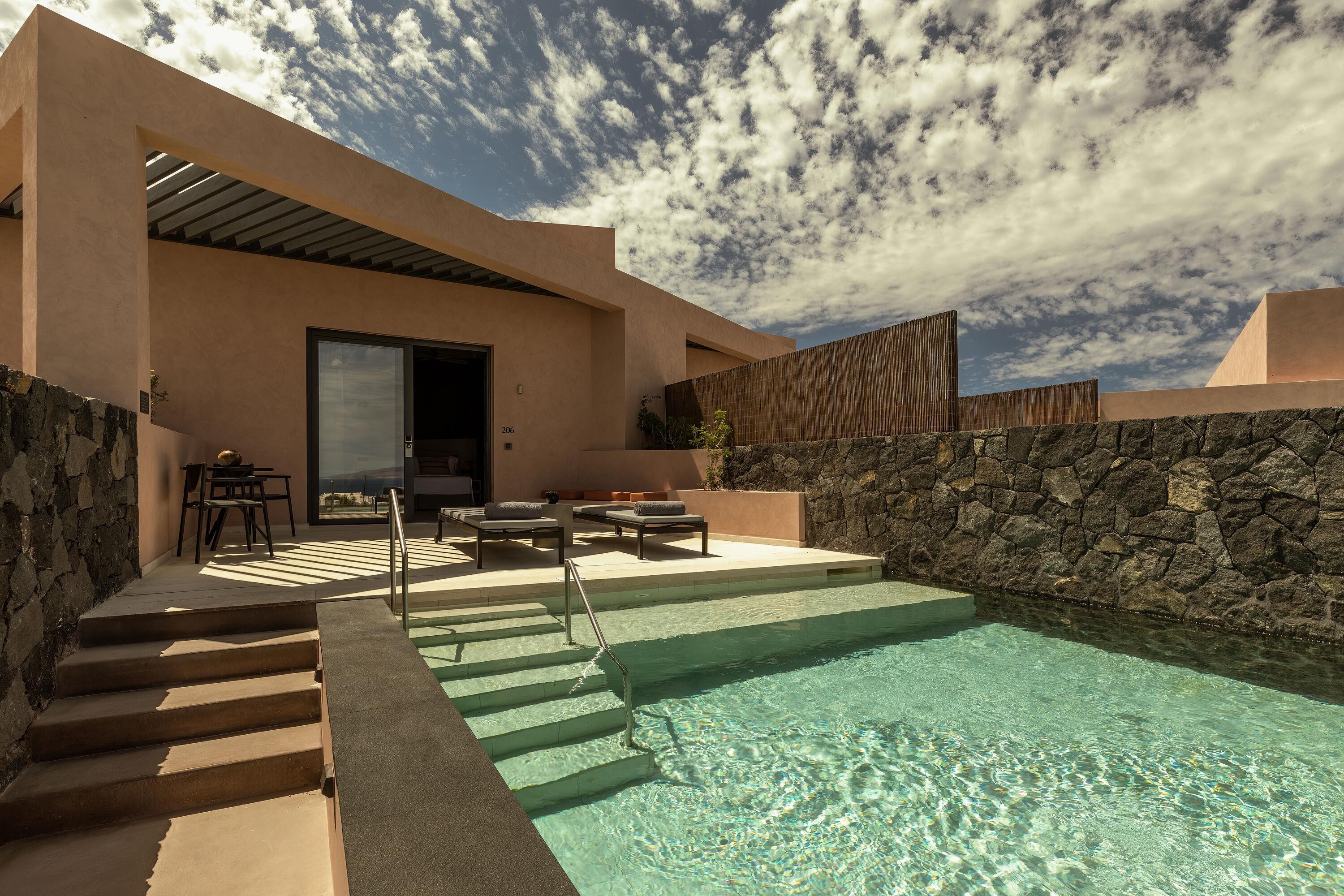 Domes Novos Santorini, Autograph Collection 16