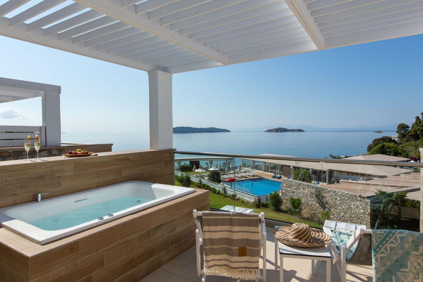 Kassandra Bay Resort, Suites and Spa 12