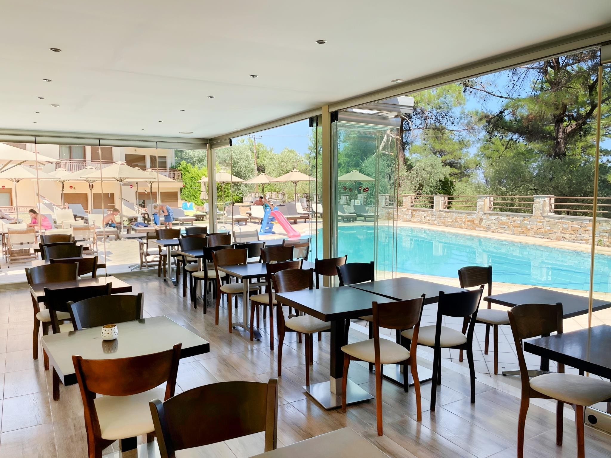 Four Seasons Hotel 13