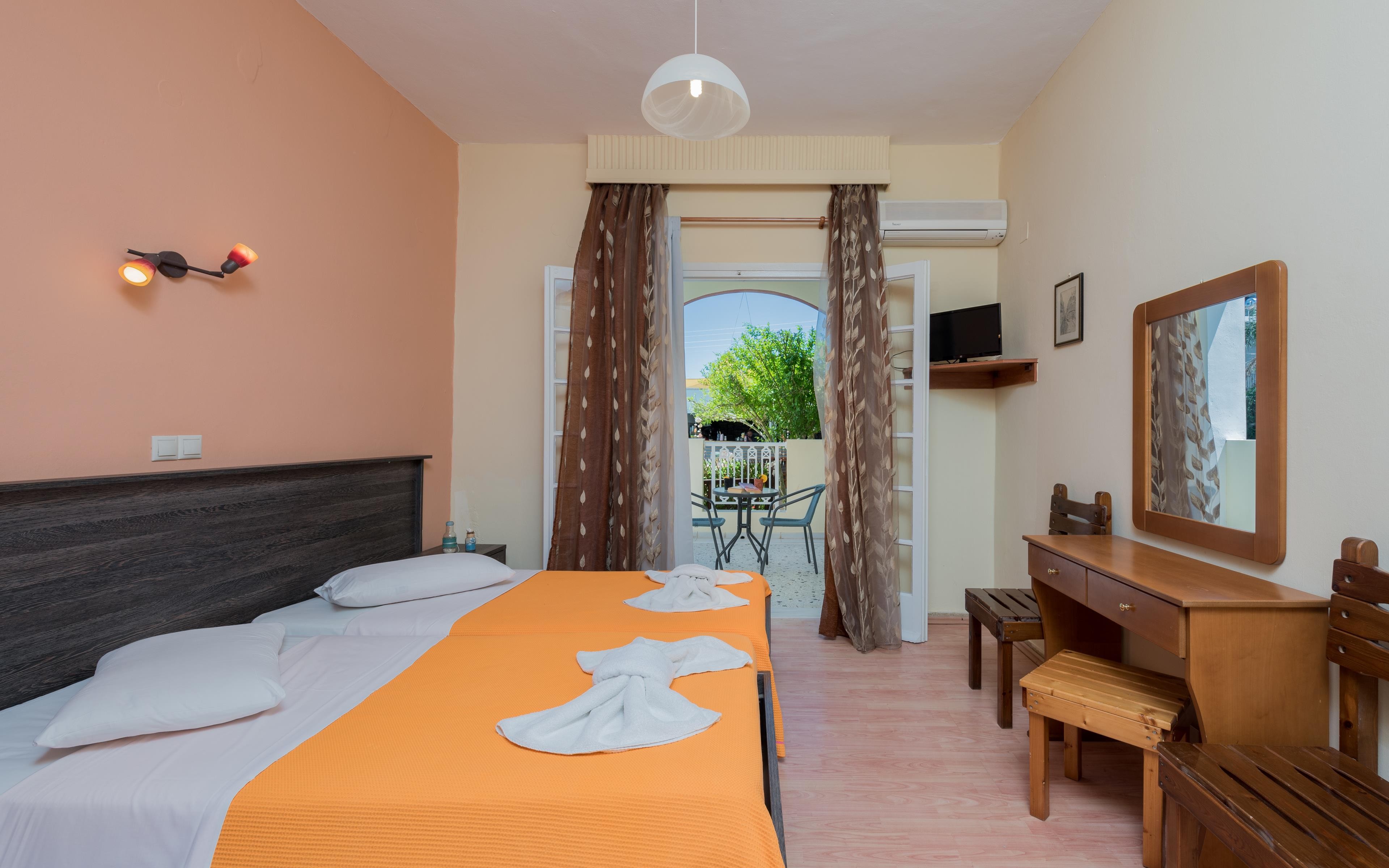 Oscar Villa and Studios 7