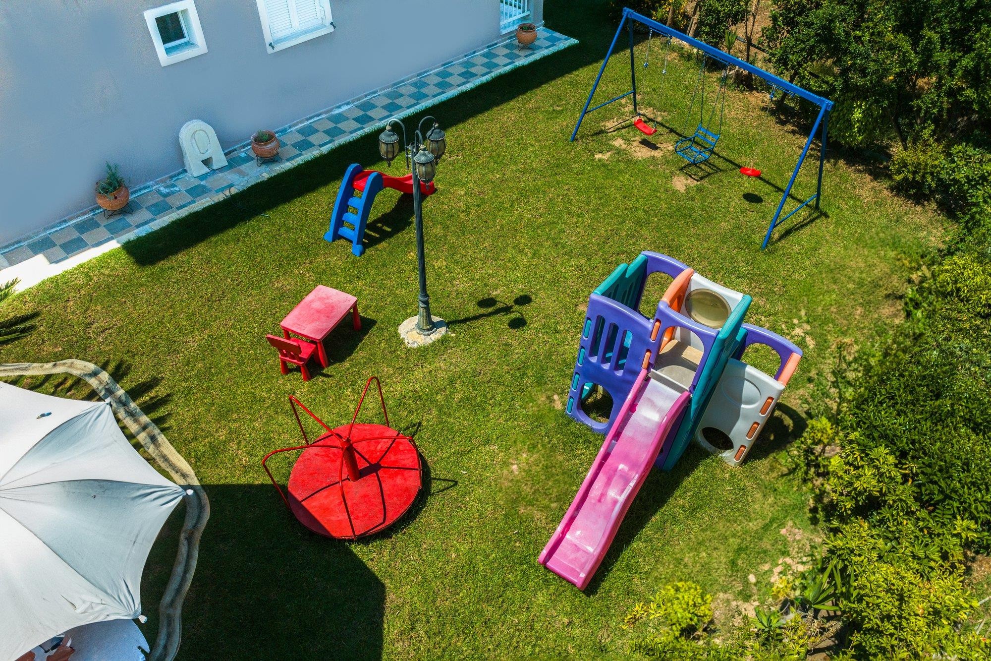 Aparthotel Amoudi 10