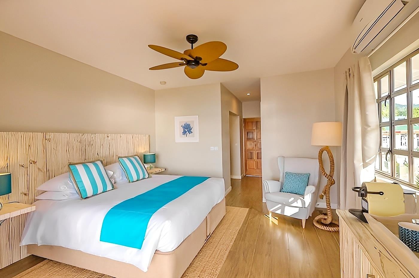 Le Nautique Luxury Waterfront Hotel - 4 Popup navigation