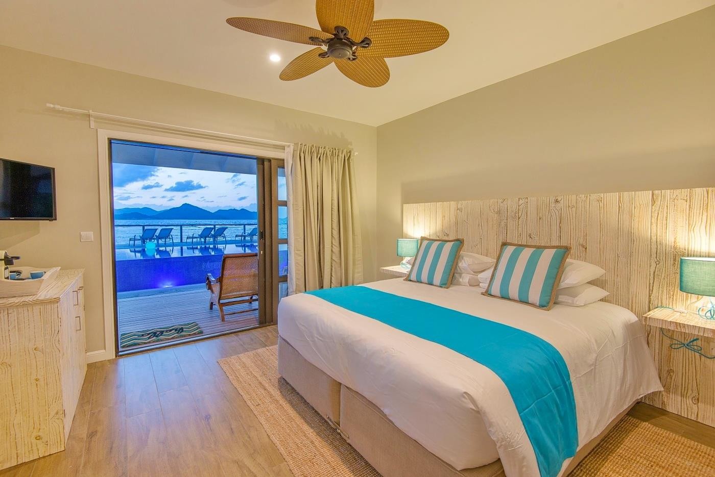 Le Nautique Luxury Waterfront Hotel - 5 Popup navigation
