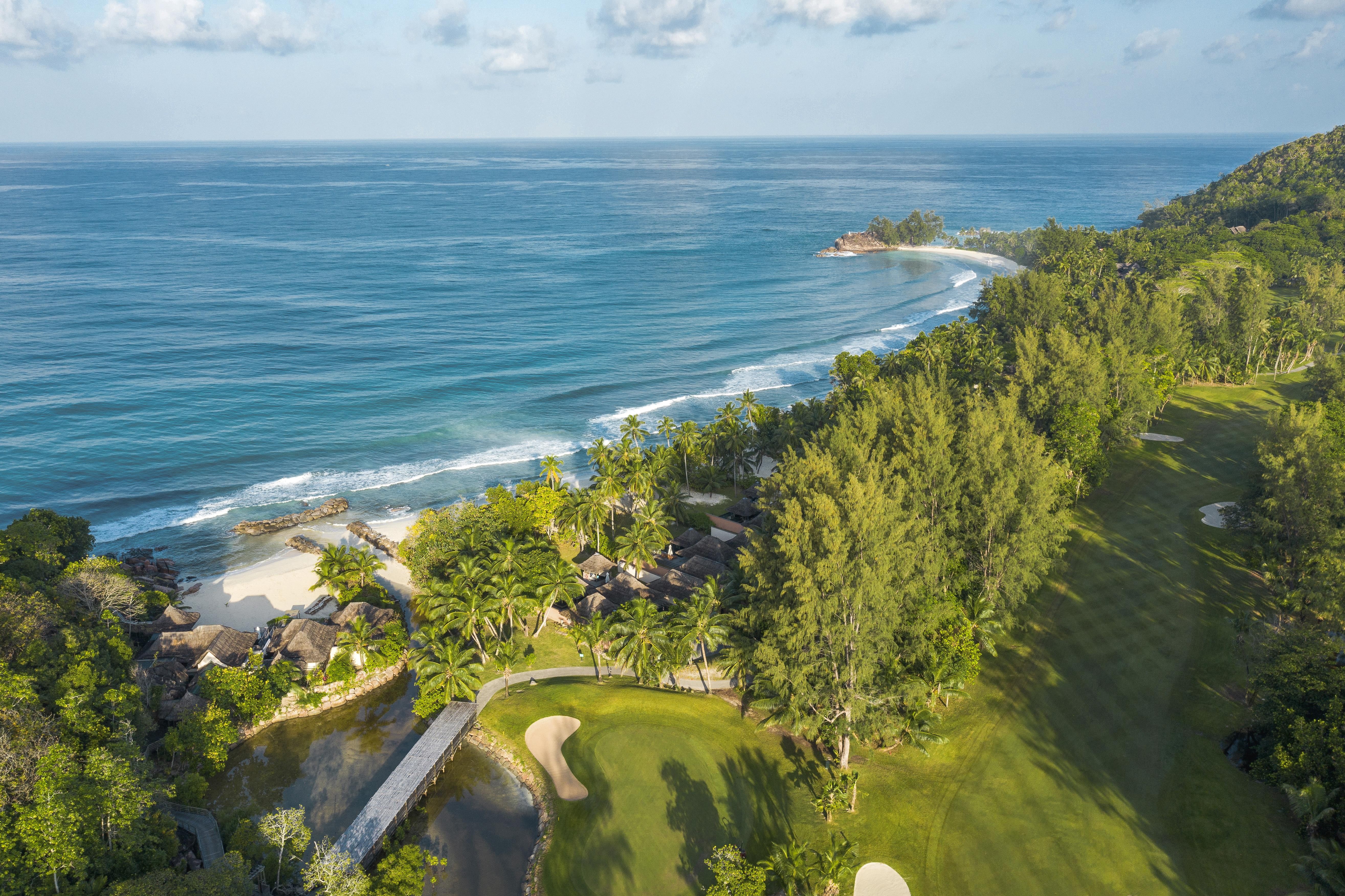 Constance Lemuria 25