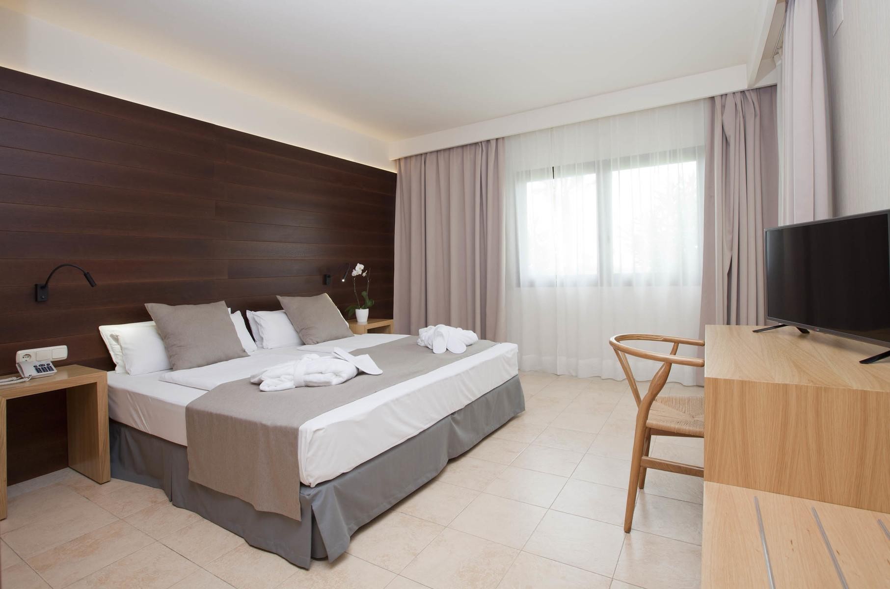 Impressive Playa Granada Golf