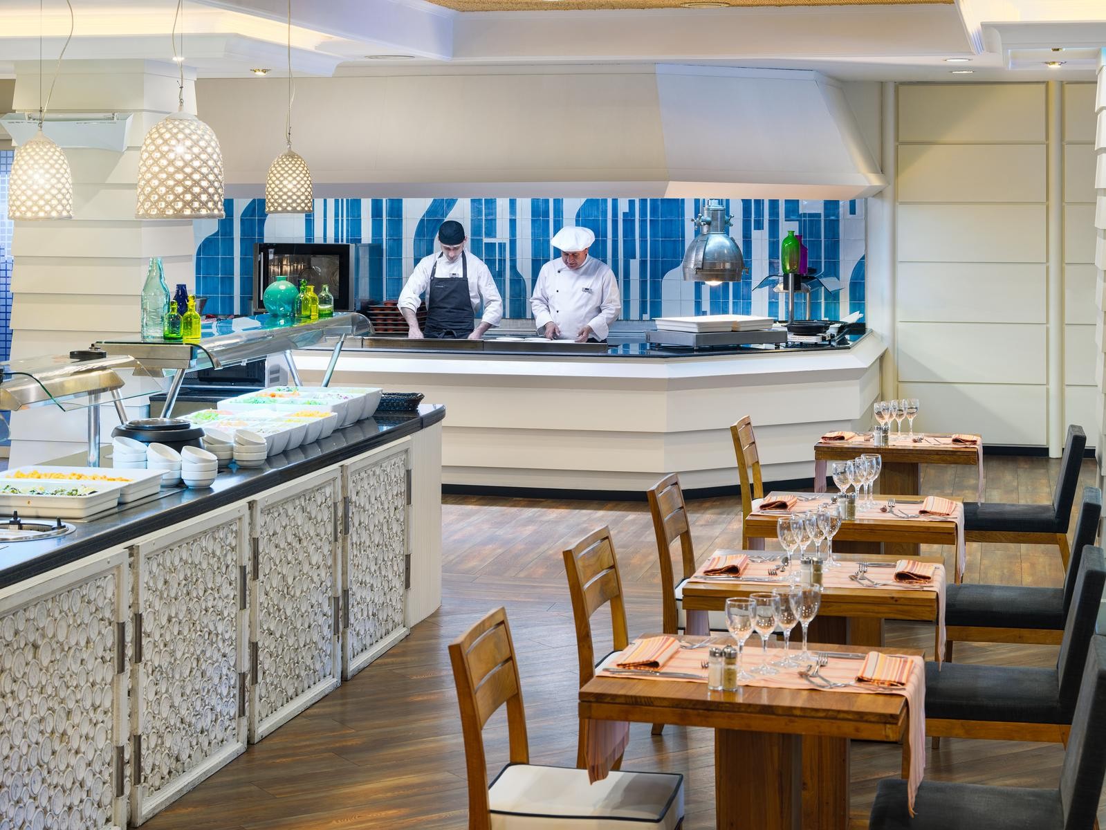 H10 Vintage Salou Adults Only +16 7