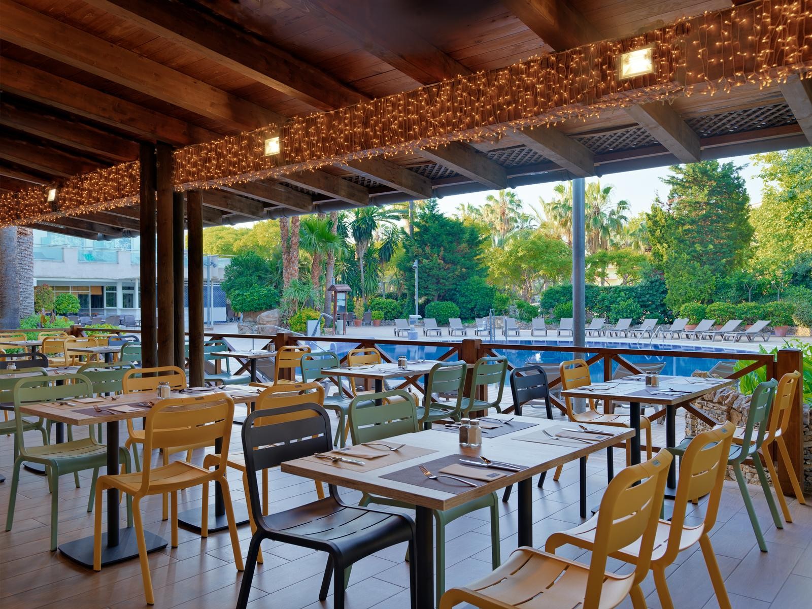 H10 Vintage Salou Adults Only +16 6