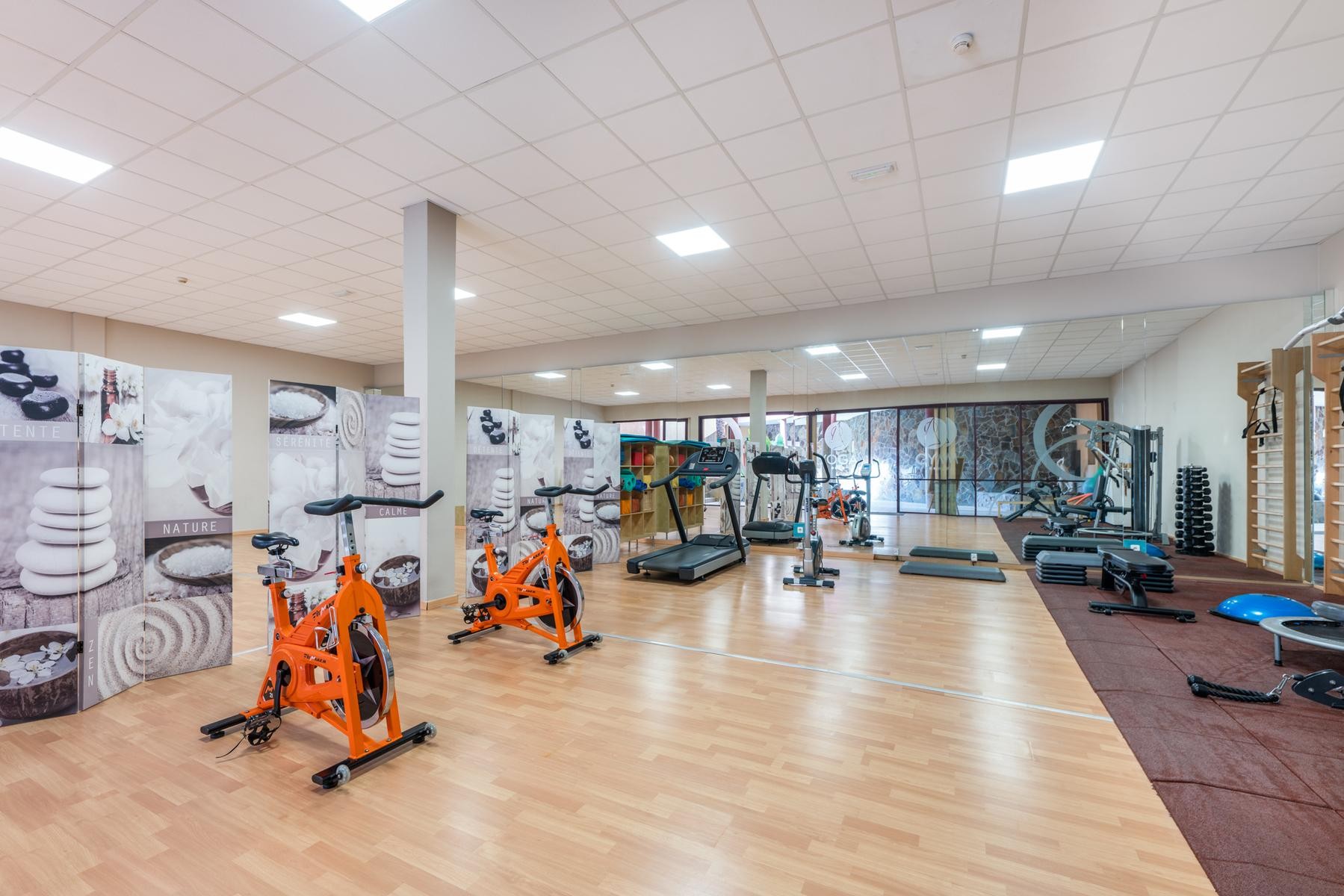 Esmeralda Maris by Livvo Hotel 9