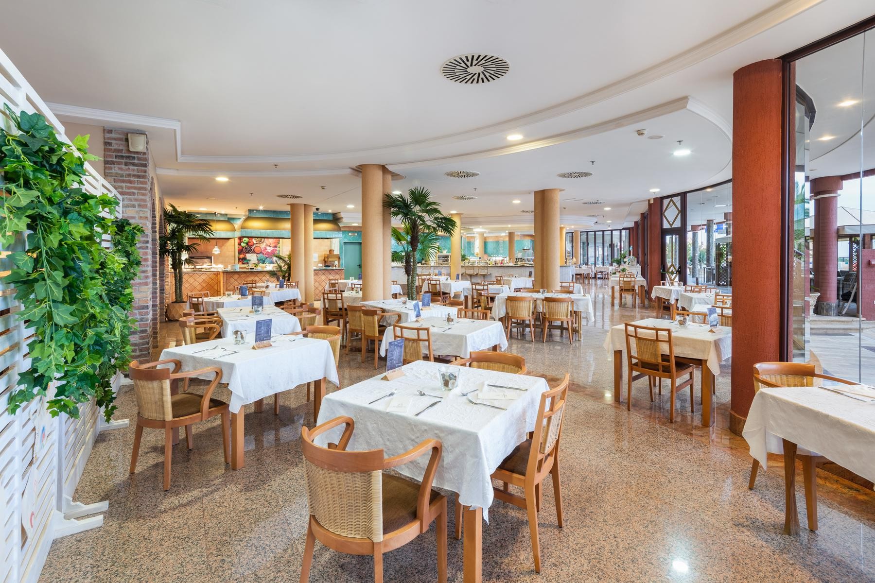 Esmeralda Maris by Livvo Hotel 7