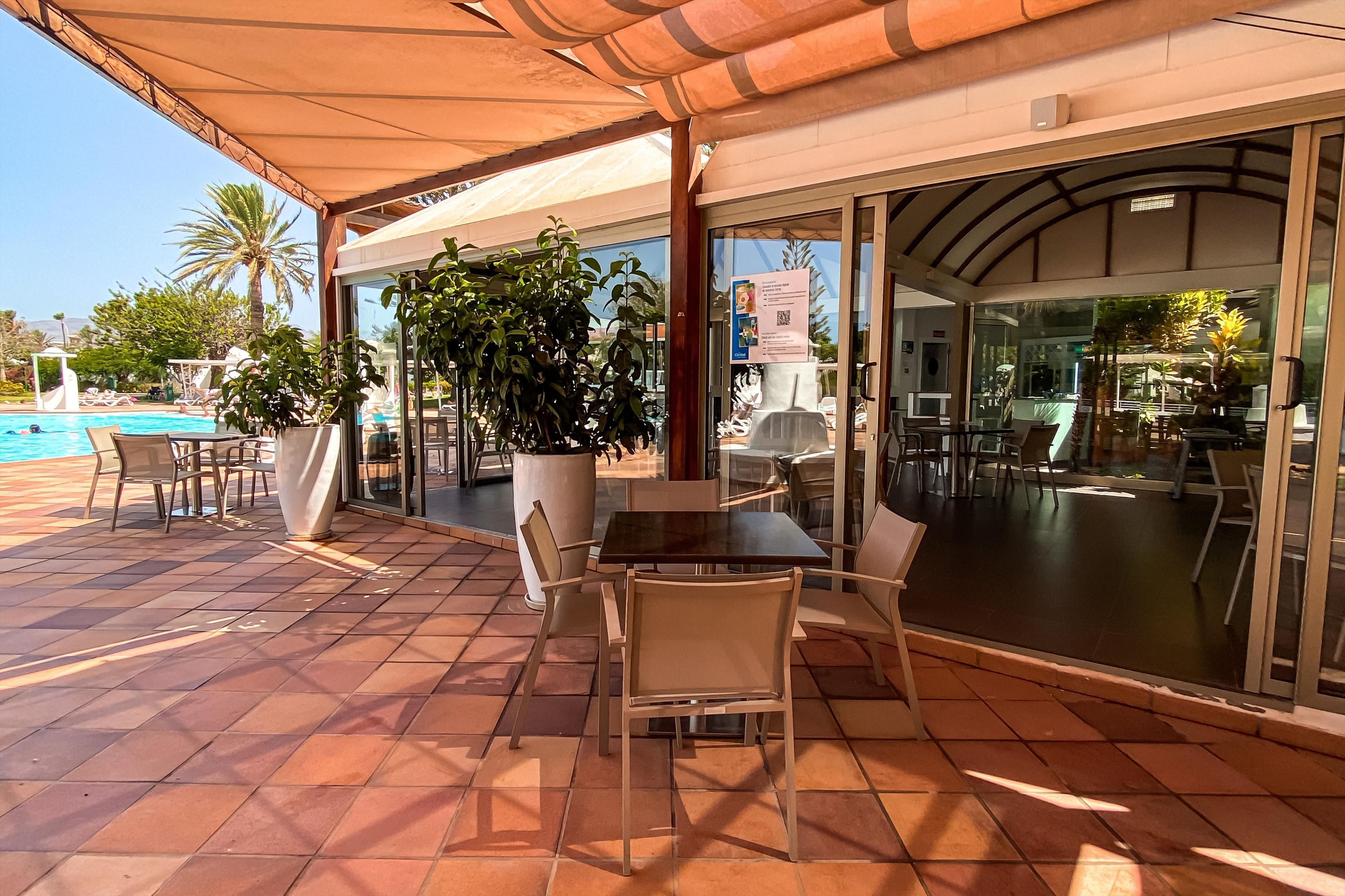 Cordial Sandy Golf Bungalows 11