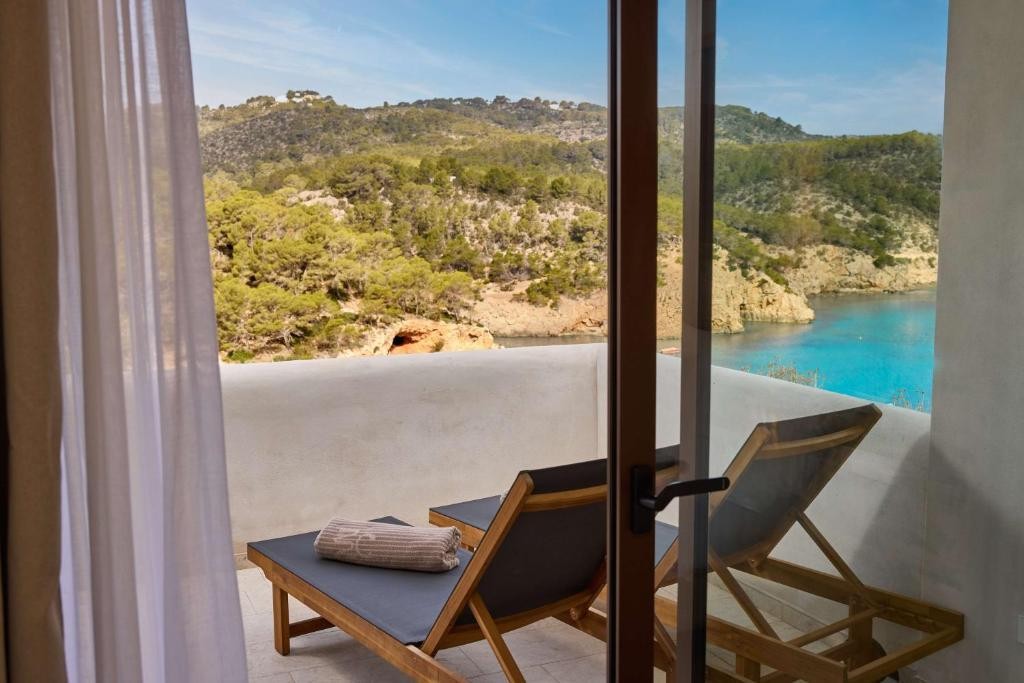 Cala San Miguel Ibiza Resort, Curio Collection by Hilton 10