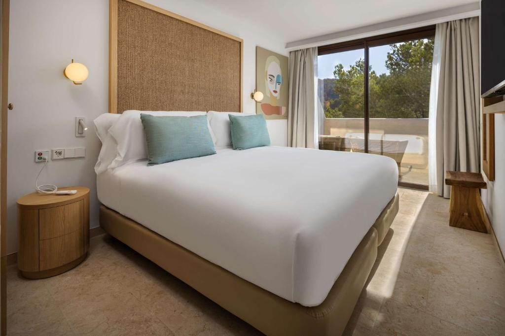 Cala San Miguel Ibiza Resort, Curio Collection by Hilton 6