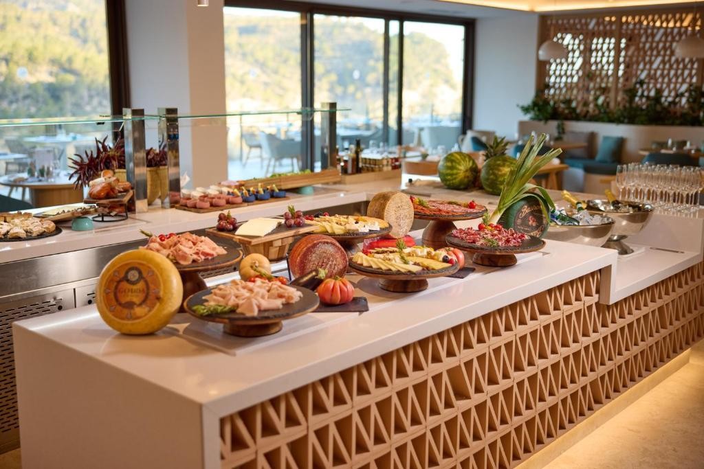 Cala San Miguel Ibiza Resort, Curio Collection by Hilton 14